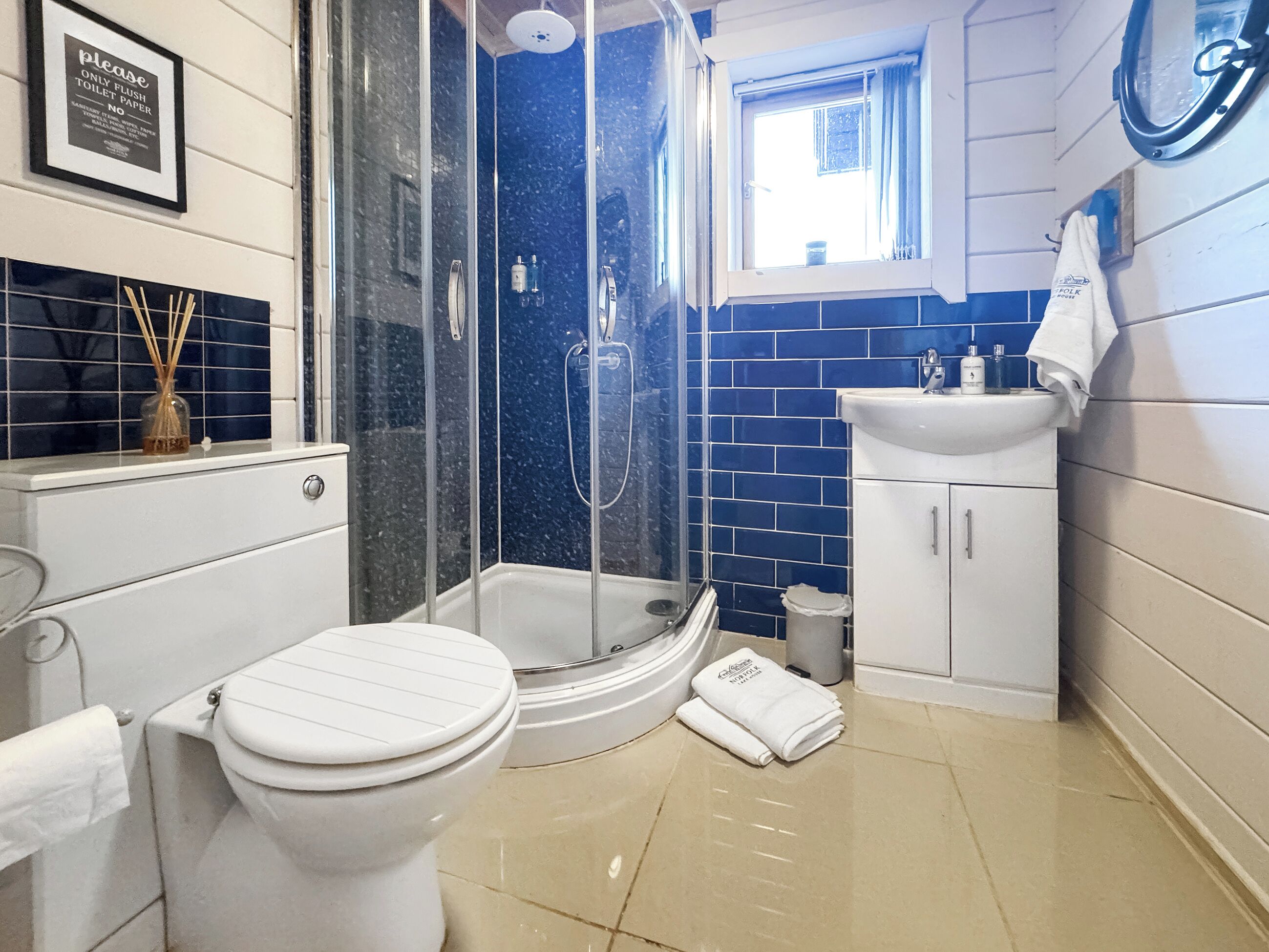 Bathroom | The Lakehouse - Norfolk Lake House, Pentey