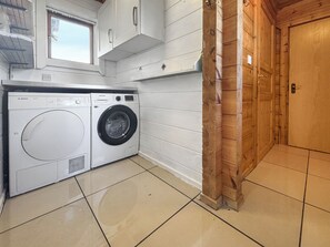 Utility room | The Lakehouse - Norfolk Lake House, Pentey - The Lakehouse - UK50894 (Pentey)