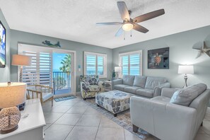 TV - ☀Directly on the Beach🌴Emerald Isle 304🐬Heated Pool🌞Watch Sunsets Nightly (North Redington Beach)