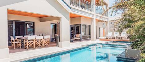 Outdoor pool, a heated pool