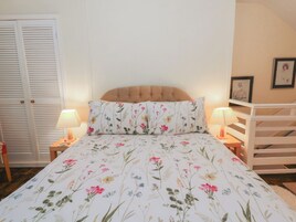 1 bedroom, individually decorated, individually furnished, free WiFi