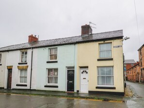 Exterior - 6 Church Lane (Llanidloes)