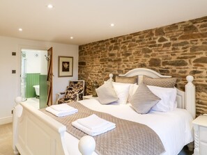 4 Schlafzimmer, individuell dekoriert, individuell eingerichtet