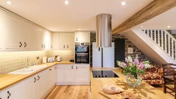 Dishwasher, cookware/dishes/utensils