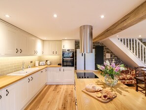 Dishwasher, cookware/dishes/utensils - Lake View (Crediton)