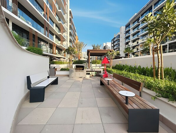 Exterior - Chic Modern Studio in Meydan (Dubai)