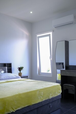 2 bedrooms, iron/ironing board, WiFi, bed sheets - TwentyTwo Apartments D - 2 bedroom apartment in beautiful Willemstad with AC (Willemstad)