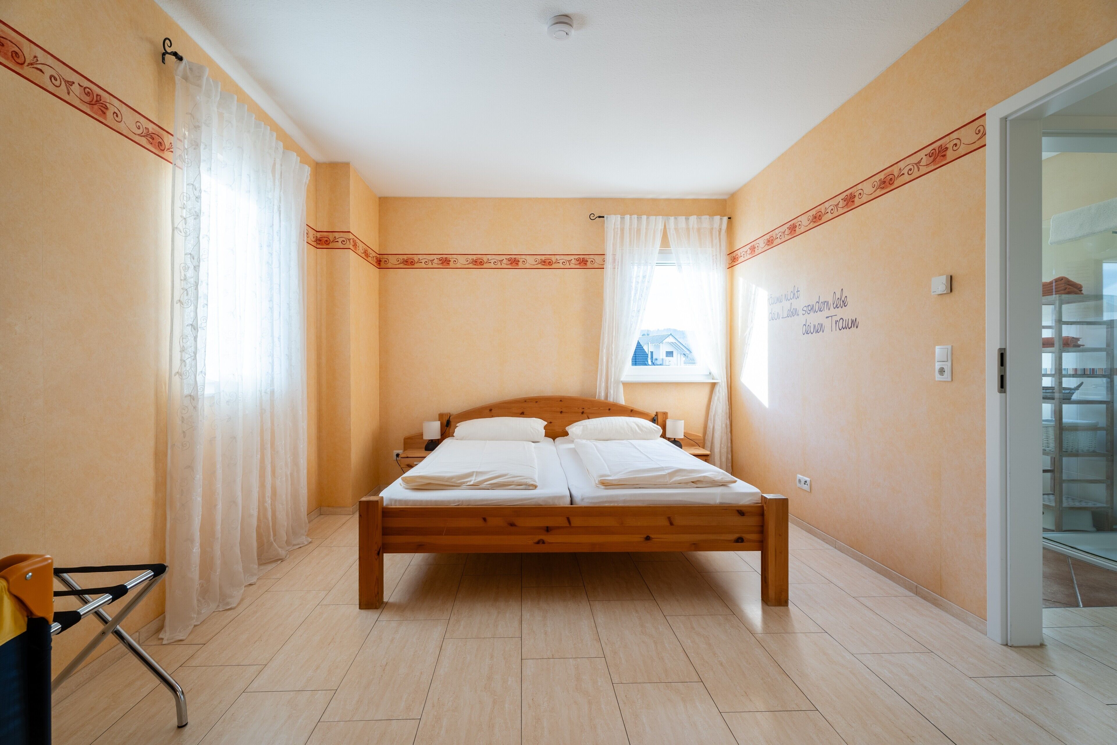 Iron/ironing board, WiFi, bed sheets