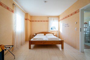 Tabla de planchar con plancha, wifi y ropa de cama 