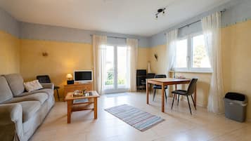 Fernseher, DVD-Player, Stereoanlage