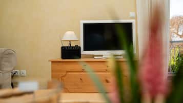 Fernseher, DVD-Player, Stereoanlage