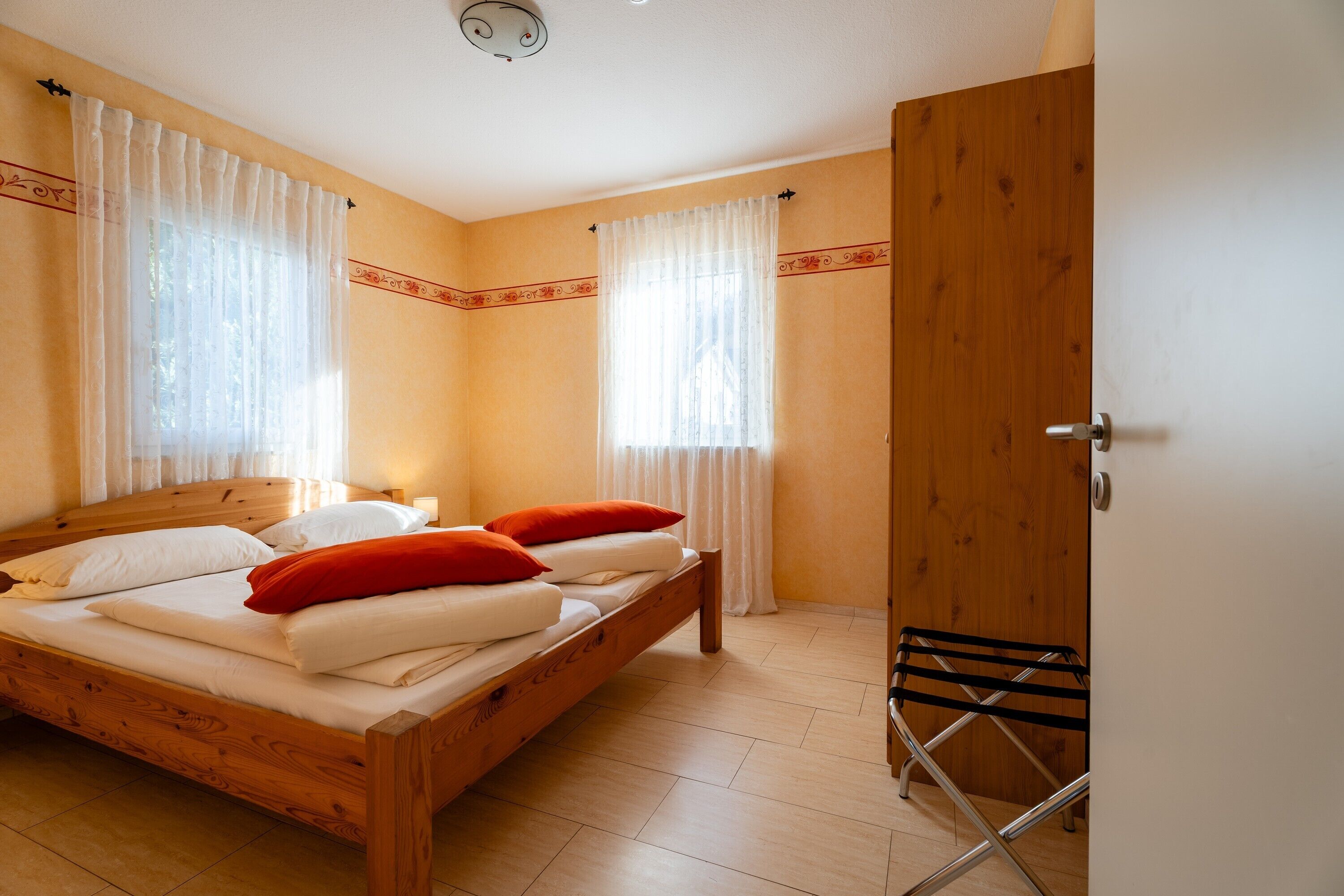 Bügeleisen/Bügelbrett, WLAN, Bettwäsche