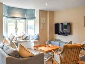Living area - 3 bedroom accommodation in Salcombe (Salcombe)