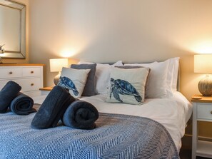 Free WiFi - 3 bedroom accommodation in Salcombe (Salcombe)