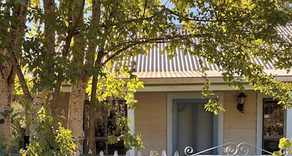 'Forget-Me-Not Garden Cottage.' A classic and cosy cottage, close to town.