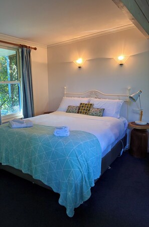 Room - 'Forget-Me-Not Garden Cottage.' A classic miners' cottage, close to Daylesford. (Daylesford)