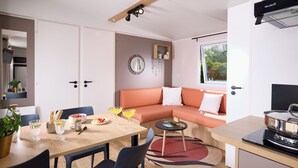 Familienbungalow, Gartenblick | Wohnbereich