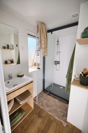 家庭單棟小屋, 花園景 | 浴室 | 淋浴設備、風筒