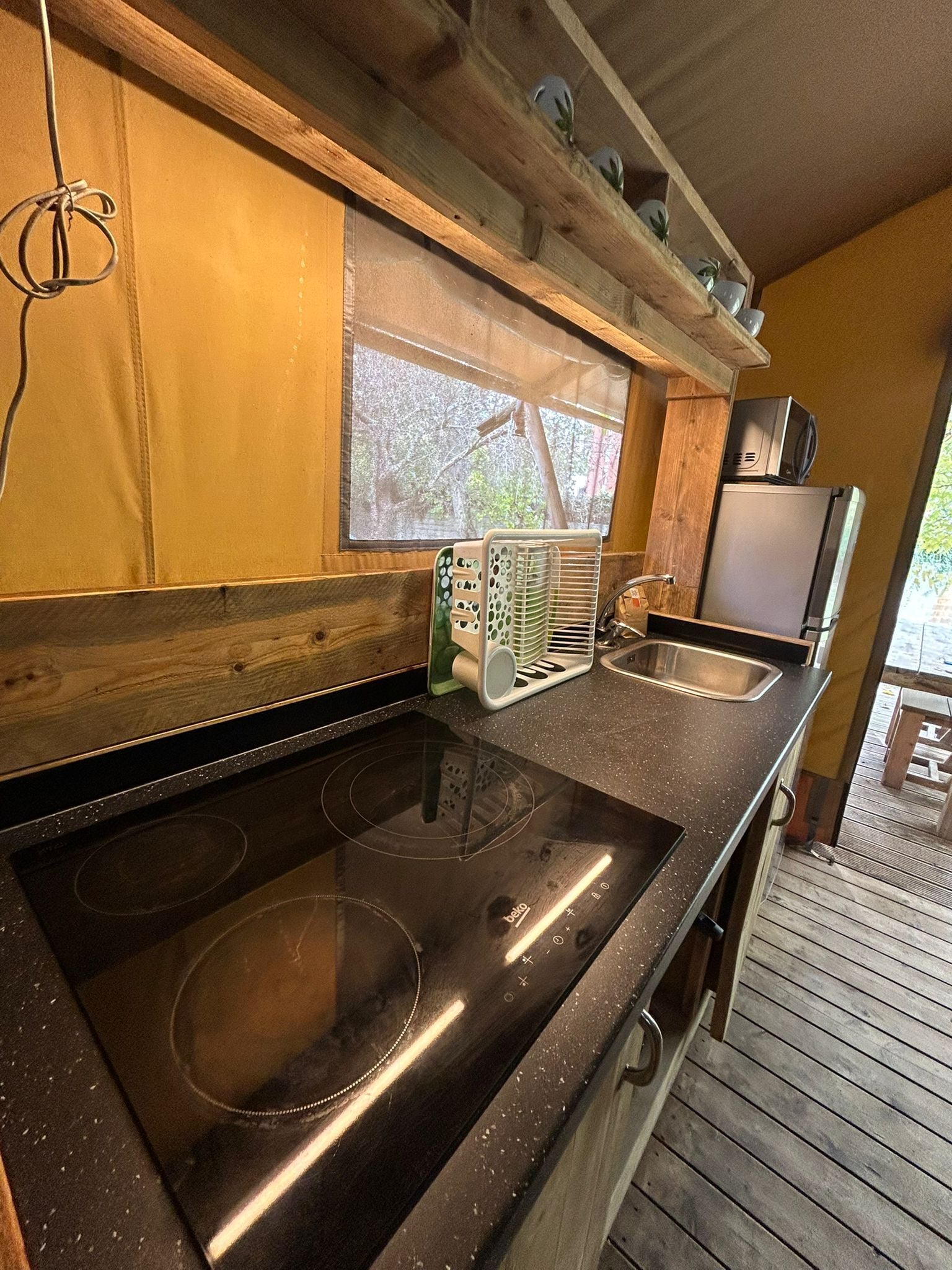 Baita Classic, vista giardino | Cucina privata | Frigorifero con congelatore, microonde, forno, piano cottura