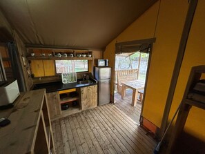 豪華洋房, 花園景觀 | 私人廚房 | 大型冰箱、微波爐、烤箱、爐台