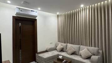 Iron/ironing board, free WiFi