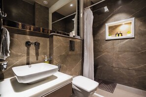 تجهيزات دش، مناشف، صابون، شامبو