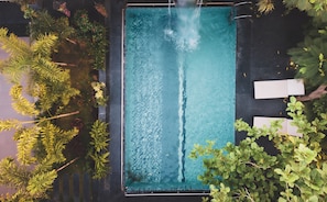 Een buitenzwembad