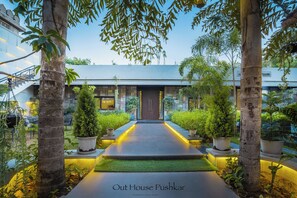 المنشأة من الخارج