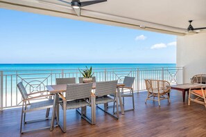 Outdoor dining - Laguna del Mar #10 - Oceanfront 3 Bedroom on Seven Mile Beach (Seven Mile Beach)
