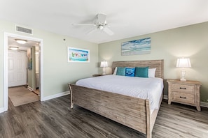 3 bedrooms, WiFi, bed sheets - Beachfront Comfort | 3BR/3BA | 4th Floor | Quiet East End **BEACH CHAIRS (Panama City Beach)