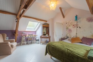 WiFi, bed sheets - Holiday Home "Villa Arja" with Shared Pool, Wi-Fi, and Air Conditioning (Parbayse)