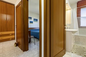 2 bedrooms, iron/ironing board - GuestHost - Charming apartment of about 65 sqm, perfect for up to 4 guests, located on the third floor of a building with an elevator (NOT for disabled people.)The property is located in Quartu Sant’Elena, in a residential area well served by main amen (Quartu Sant'Elena)