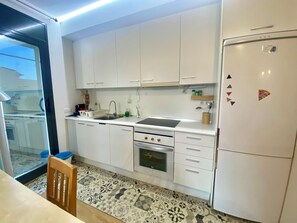 Fridge, microwave, oven, stovetop - Loft with terrace (Terrassa)