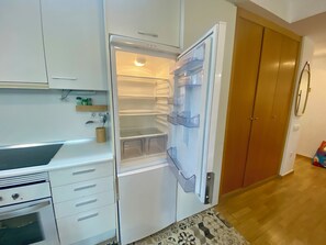 Fridge, microwave, oven, stovetop - Loft with terrace (Terrassa)