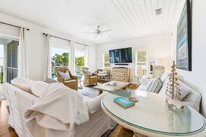 Smart TV - Chasing Pirates - 4 bedrooms, sleeps 10, community pool, pickleball court! (St. George Island)