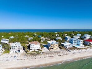 Exterior - Chasing Pirates - 4 bedrooms, sleeps 10, community pool, pickleball court! (St. George Island)