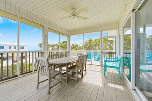 Outdoor dining - Chasing Pirates - 4 bedrooms, sleeps 10, community pool, pickleball court! (St. George Island)