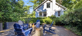 The Cottage at Historic 33 Acre Berrywood Farm