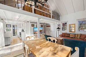 Interior - The Cottage at Historic 33 Acre Berrywood Farm (Three Oaks)
