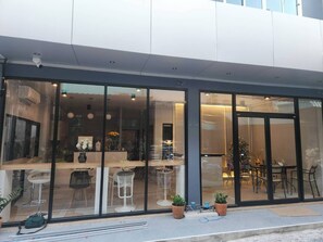 المنشأة من الخارج