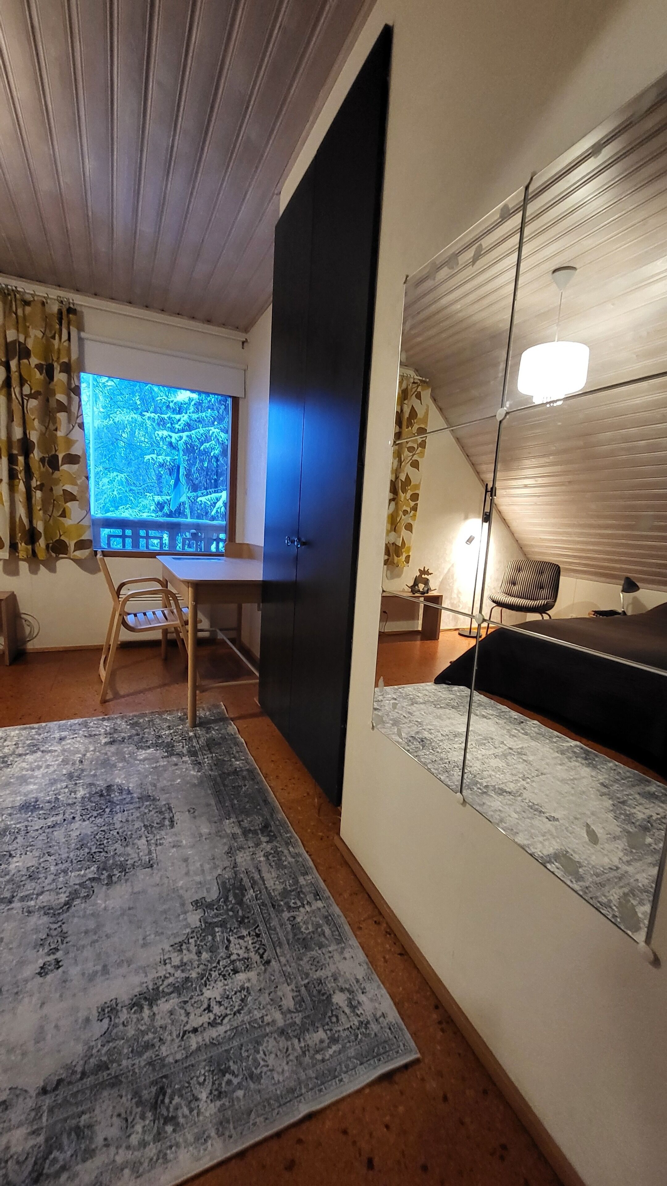 3 bedrooms, desk, iron/ironing board, WiFi (free)