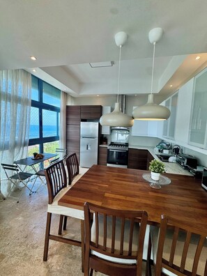 Apartment, 3 Schlafzimmer, barrierefrei, Raucher | Esszimmer