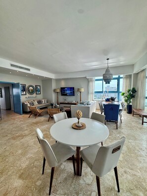 Appartement, 3 chambres, accessible aux personnes à mobilité réduite, fumeur | Salle à manger