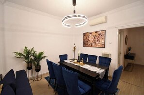 Apartment, 3 Bedrooms | Dining room