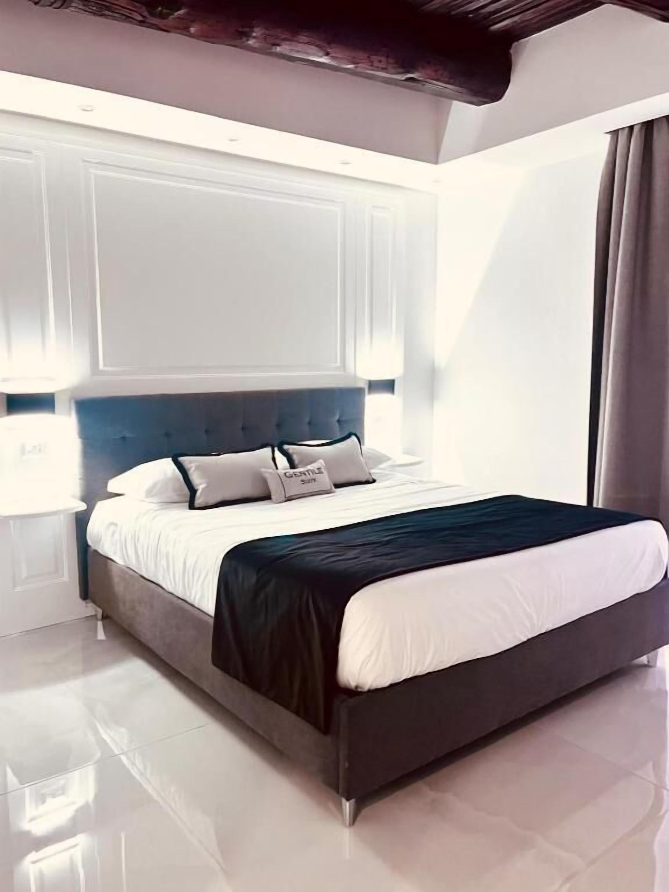 Familien-Studiosuite, Balkon, Blick auf den Innenhof | Zimmersafe, schallisolierte Zimmer, kostenloses WLAN