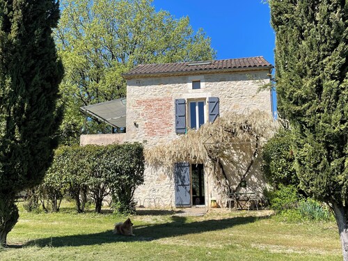 Very quiet country house near Cahors and 1/4 h from St Cirq Lapopie