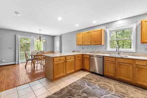 Interior - Beautiful, inviting Conway home with great family room and private firepit! (Conway)