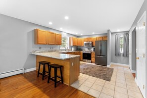 Fridge, microwave, oven, dishwasher - Beautiful, inviting Conway home with great family room and private firepit! (Conway)