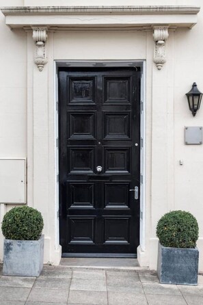 Exterior detail - Spacious and Stylish Designer-Inspired Apartment (Royal Leamington Spa)