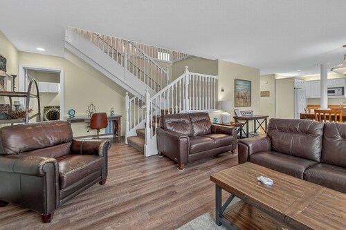 Steps to the Beach and Prom; Beautiful Open 3-Bedroom Home